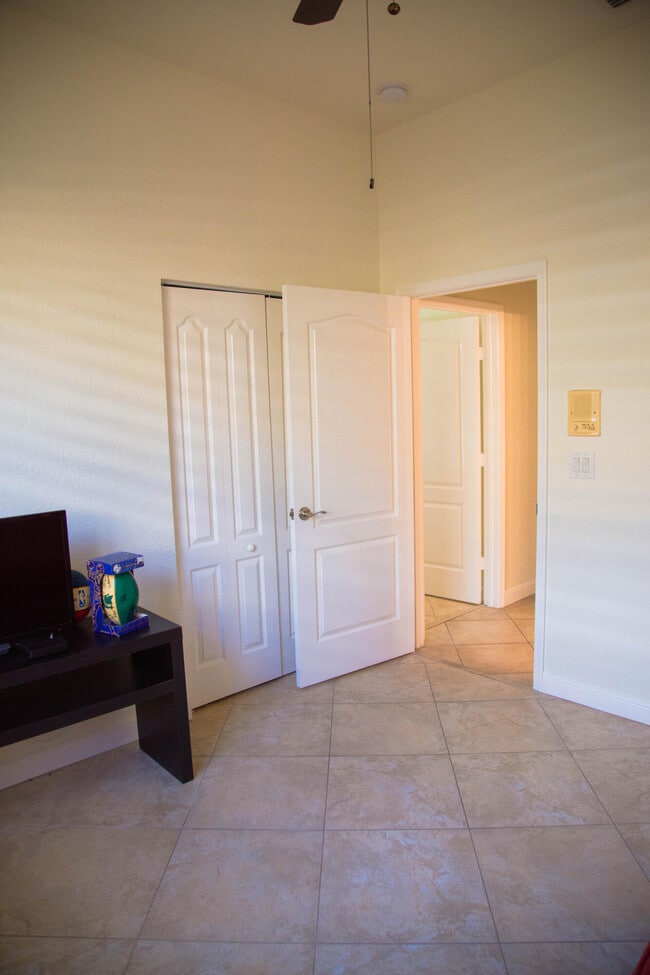 Building Photo - 6140 Santa Margarito Dr