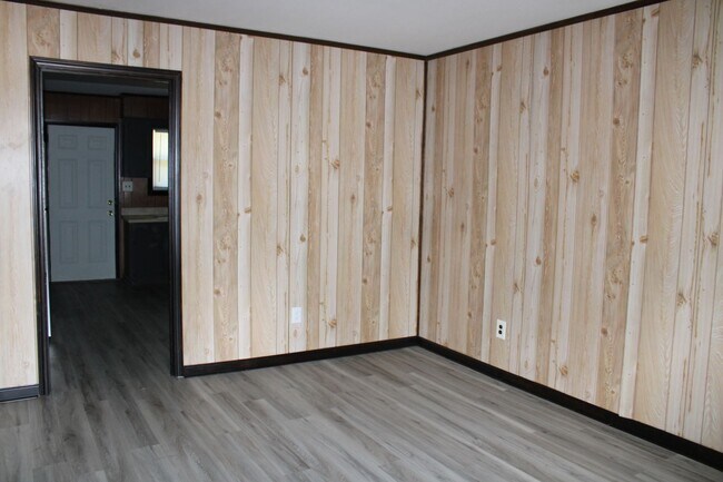 Building Photo - 204 Park Ave W