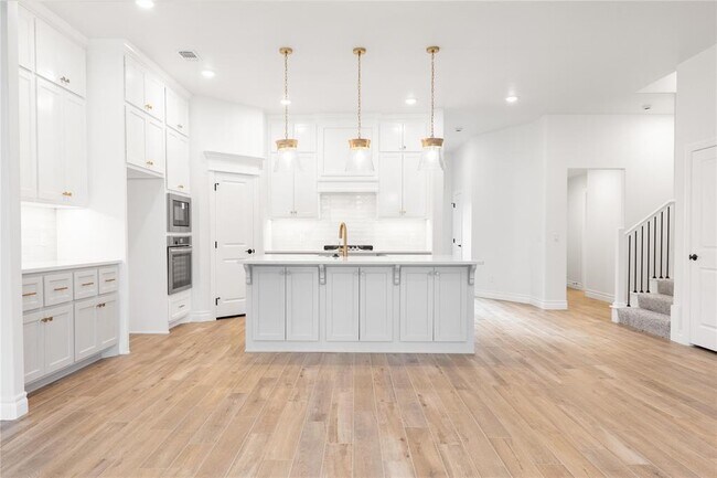 Building Photo - 5732 Lantana Ln