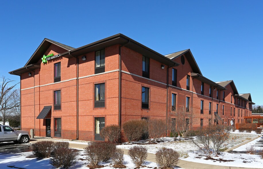 Furnished Studio Rockford State Street Rockford, IL Apartment