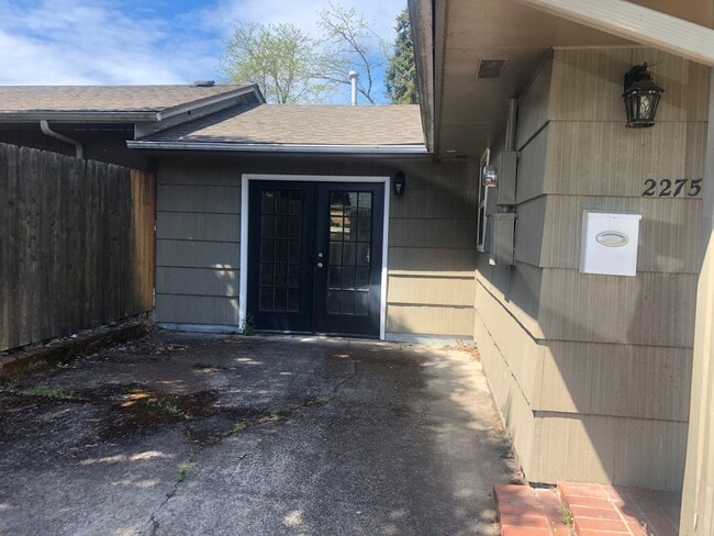 Building Photo - Darling 3 bedroom bungalow in Ferry St Bridge neighborhood!  MOVE IN SPECIAL!