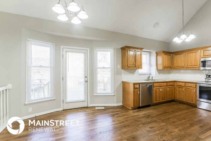 Building Photo - 4520 NE Webster Dr