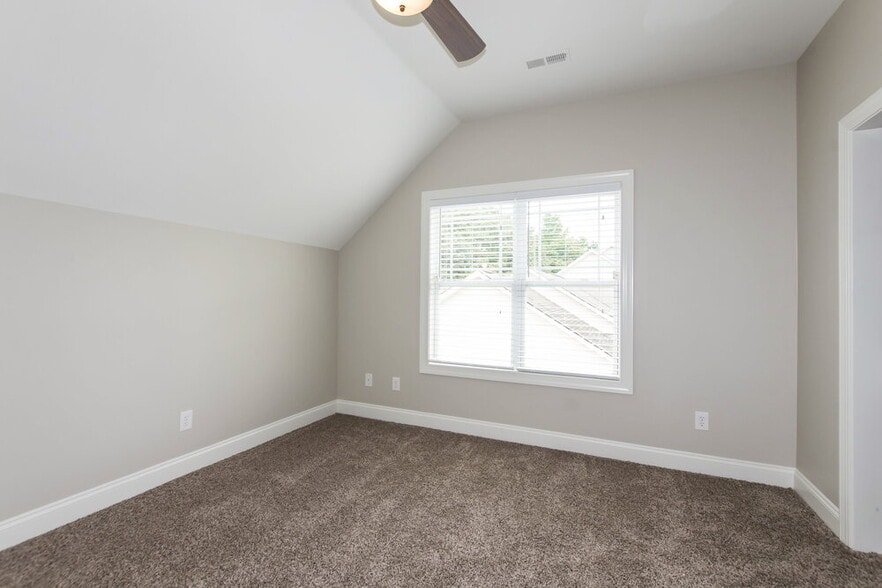 Building Photo - 8638 Castle Cliff Dr