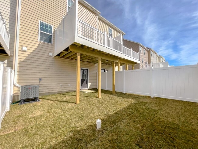 Building Photo - Sullivan Lane