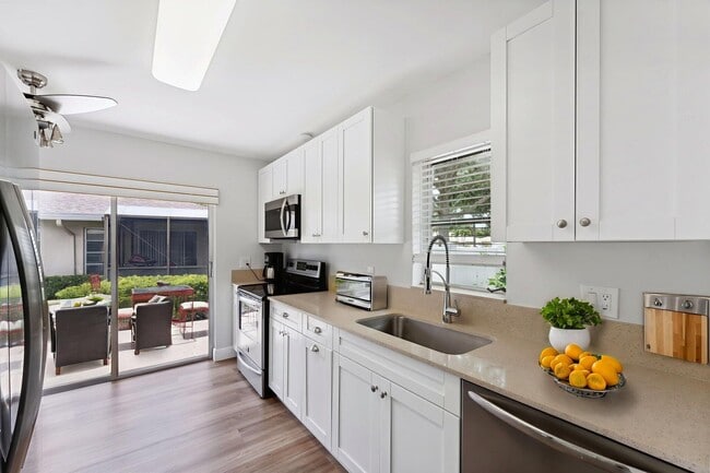 Building Photo - 8860 Rheims Rd