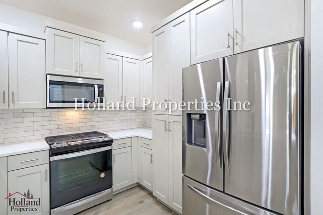 Building Photo - 8162 SE Reddington St