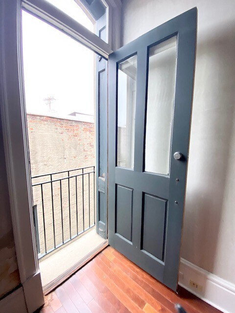 Building Photo - 520 1/2 E Grand Ave