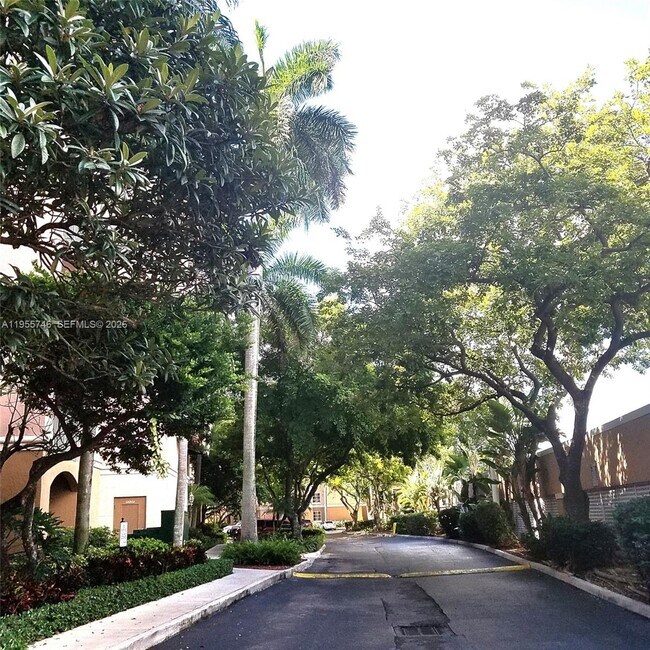 Building Photo - 19999 E Country Club Dr