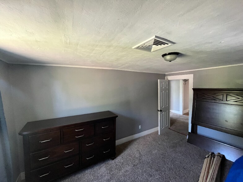 Building Photo - 78 Silver Lake Rd