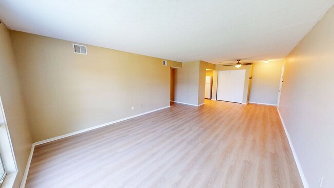 Building Photo - 2064 Park Run Dr