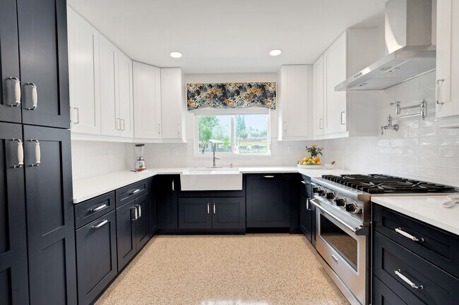 Building Photo - 675 Villa Grande Ave S
