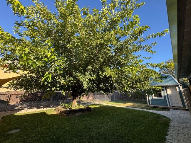 Building Photo - 7544 Linden Ave
