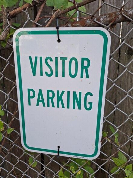 Building Photo - 37 Bancroft St