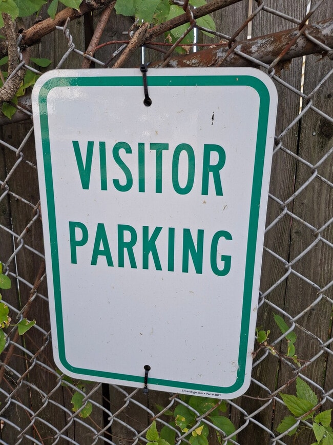 Building Photo - 37 Bancroft St