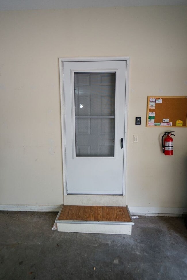 Building Photo - Beautiful 3 Bed, 2 Bath, on the 18 hole of Ponce De Leon golf course!!