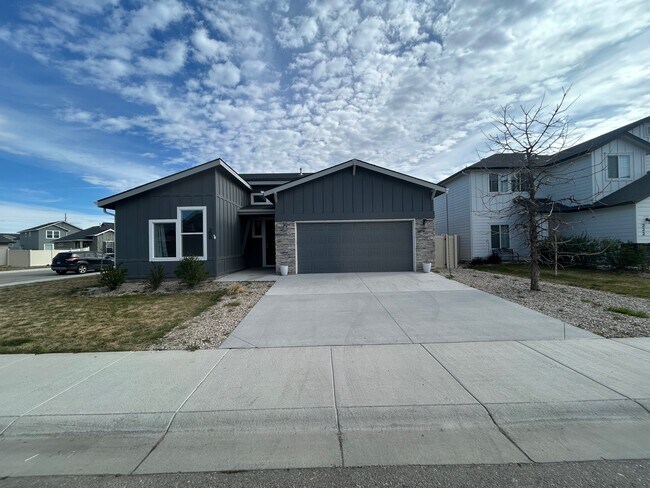 Building Photo - Iceberg Lake