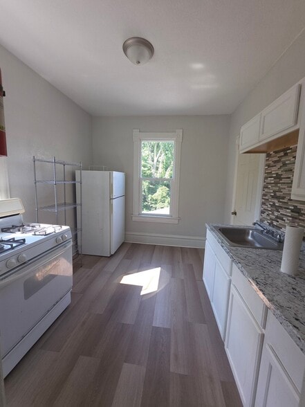 Building Photo - 300 Colona Ave