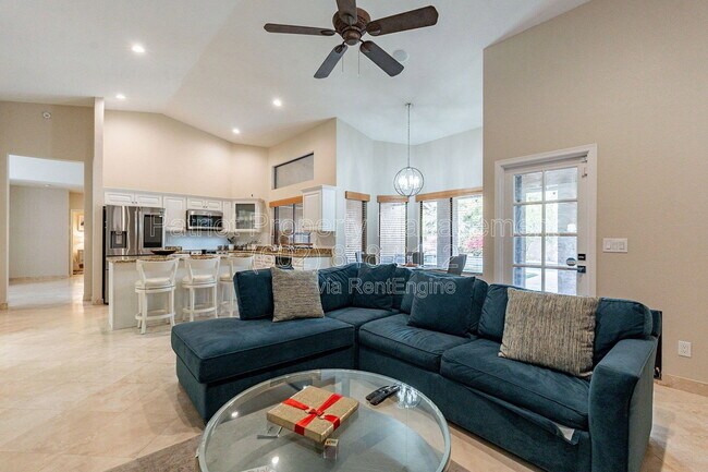 Building Photo - 9910 E Sutton Dr