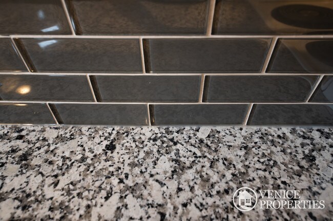 Building Photo - 2168 Summit St