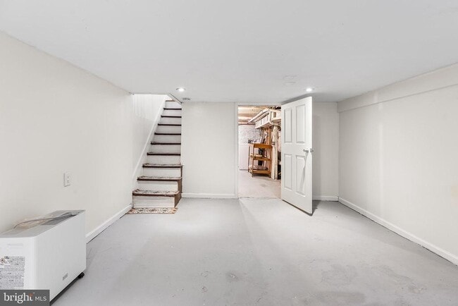 Building Photo - 2335 S Chadwick St