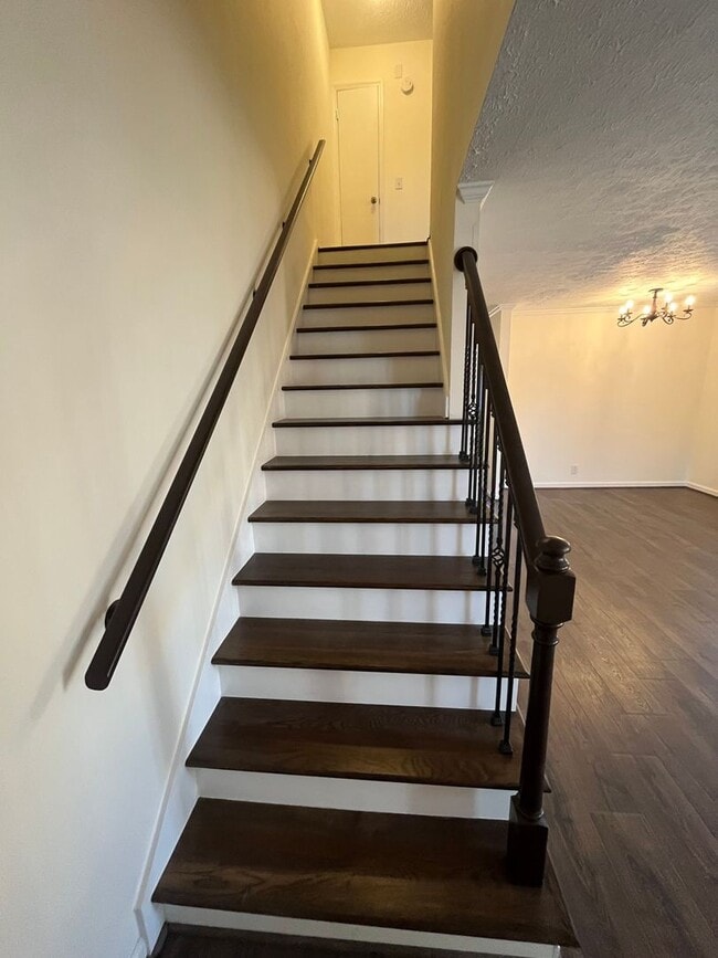 Building Photo - Recently Renovated Hendersonville Condo