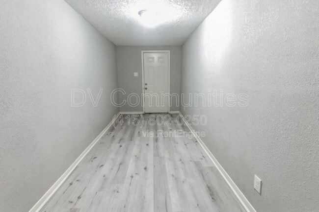 Building Photo - 2107 Lamar Dr