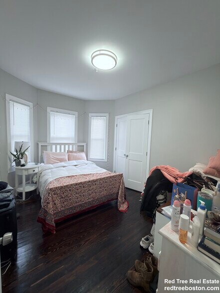 Building Photo - 156 Hillside St