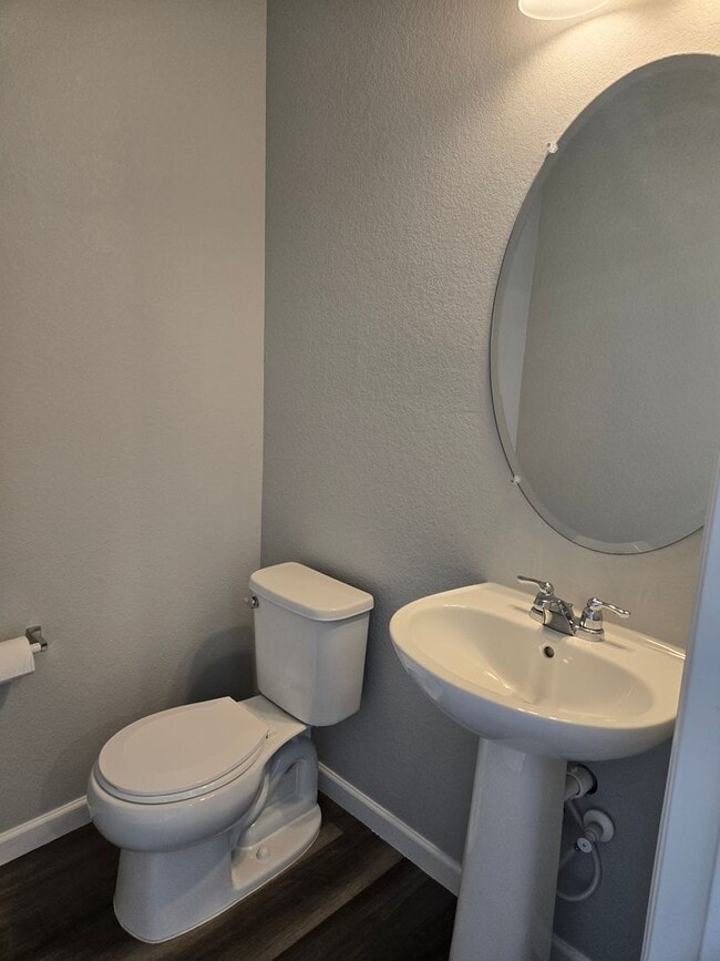 Building Photo - Evolve Real Estate: Spacious 3 Bed 2.5 bath Townhouse with Attached 2 Car Garage AVAILABLE NOW!