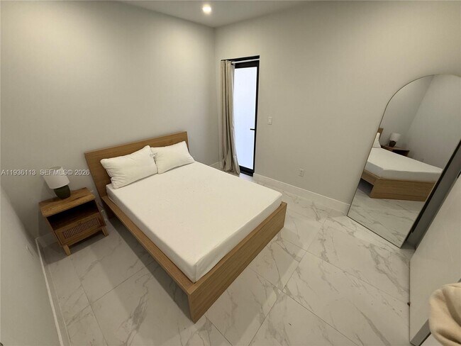 Building Photo - 944 Jefferson Ave