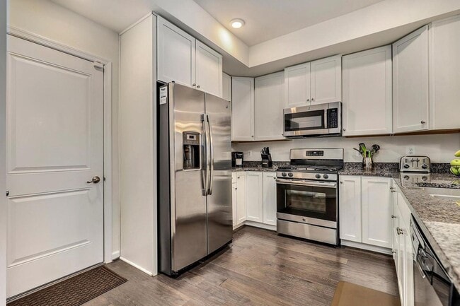 Building Photo - 10110 Dorsey Ln