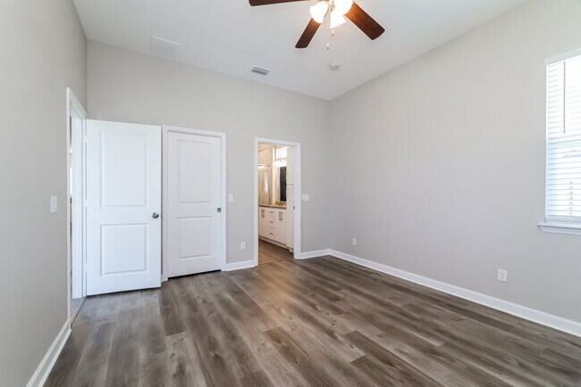 Building Photo - 105 Big Black Dr