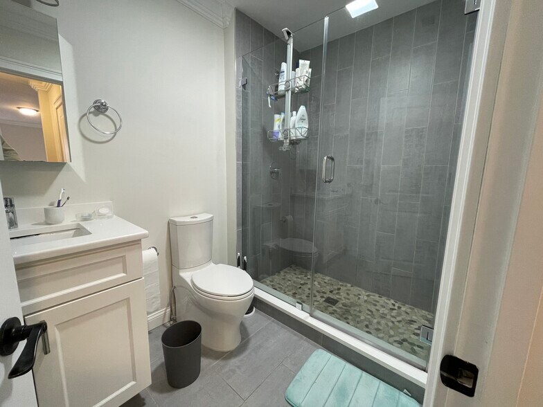 Building Photo - 8 Nira Ave