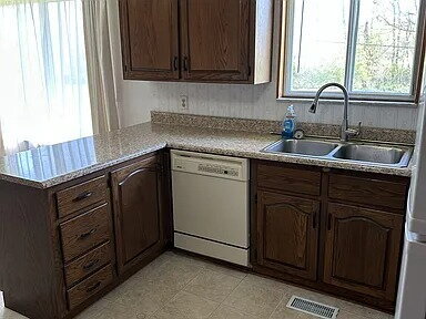 Building Photo - Near Gallipolis Holzer Hospital. 3Br, 2Bath