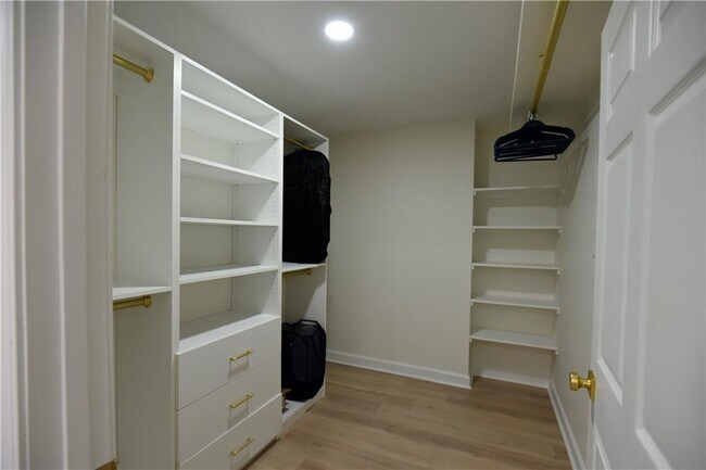 Building Photo - 1805 Kingsbridge Ct