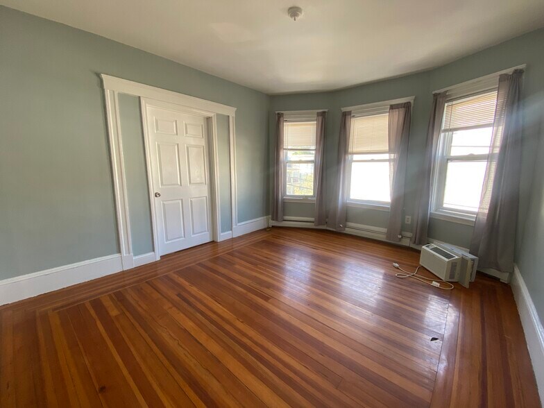 Building Photo - 49 Conwell Ave