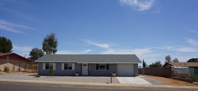 Primary Photo - 523 N Leonardo De Vinci Dr