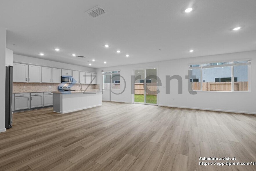 Building Photo - 2494 Zellerbach St