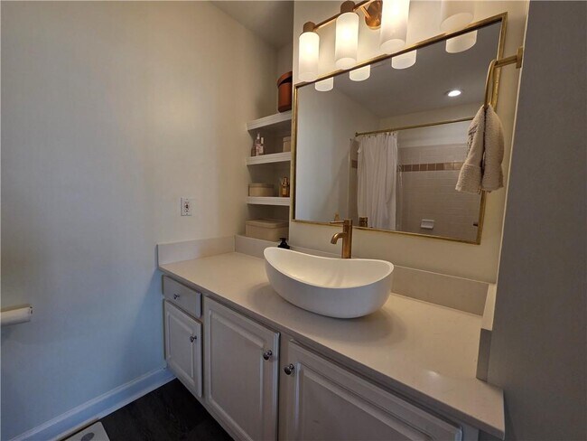 Building Photo - 1101 Juniper St NE