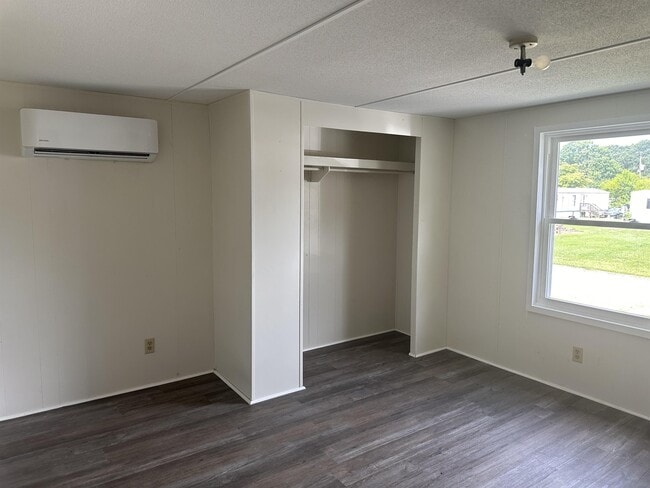 Building Photo - 251 Pebble Rock Cir