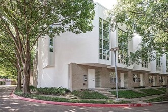 Building Photo - 3372 Miro Pl