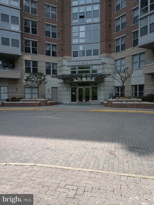 Building Photo - 11800 Sunset Hills Rd