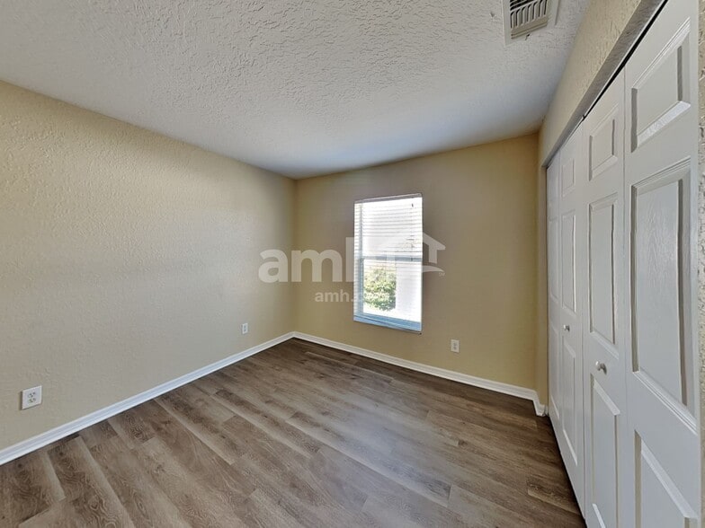Building Photo - 3965 SW Laffite St