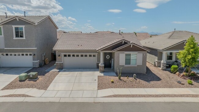 Building Photo - 3 Bedrooms, 2.5 Bathrooms