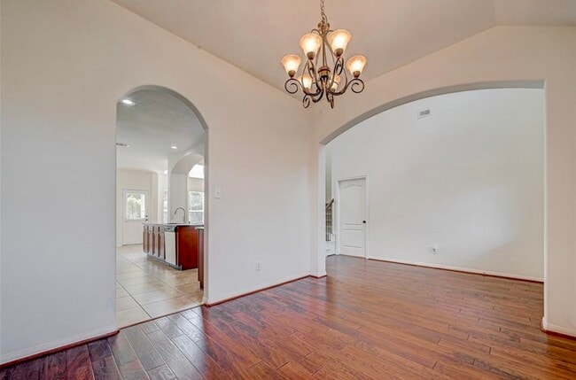 Building Photo - 11 Sagamore Ridge Pl