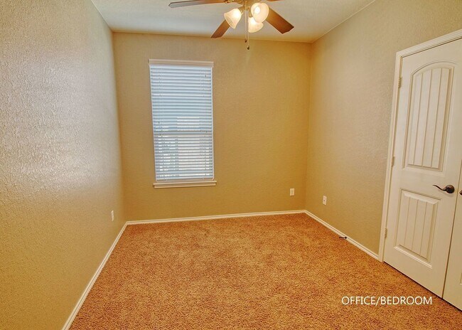 Building Photo - Large 4/3/2 Home in West Village at Creekside!