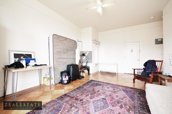 Building Photo - 210 Park Place