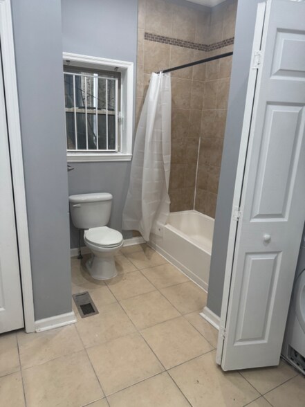 Building Photo - 1831 W Diamond St