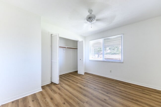 Building Photo - DRASTIC PRICE DROP!!  PRIME LOCATION
