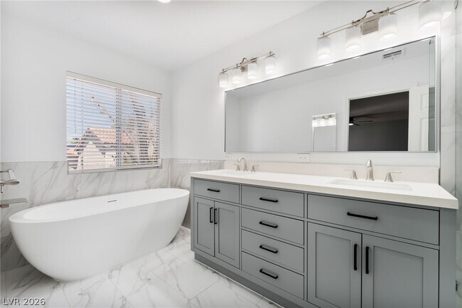 Building Photo - 8232 Bermuda Beach Dr