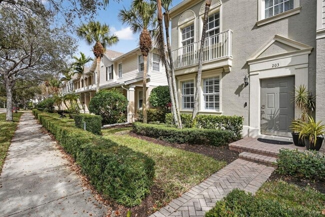 Building Photo - 203 E Thatch Palm Cir